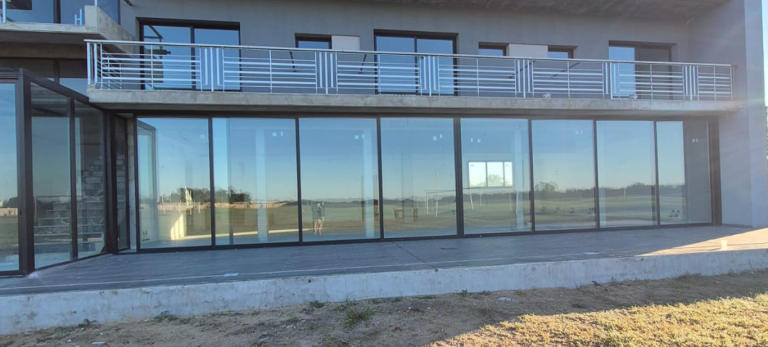 Lee más sobre el artículo Hotel Polideportivo
